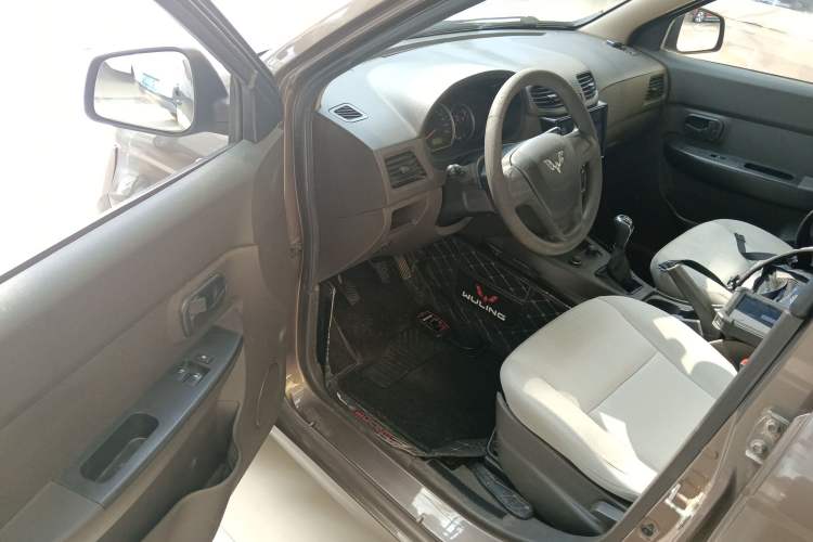 Used Wuling Hongguang 2015 1.5L S Base Model China IV
