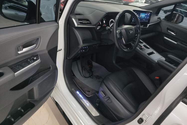 Used Toyota Sienna 2021 2.5L Hybrid Premium Edition
