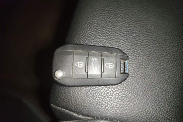 Used Peugeot 508 2013 2.0L 2nd Anniversary Edition with Automatic Sunroof – Classic Version