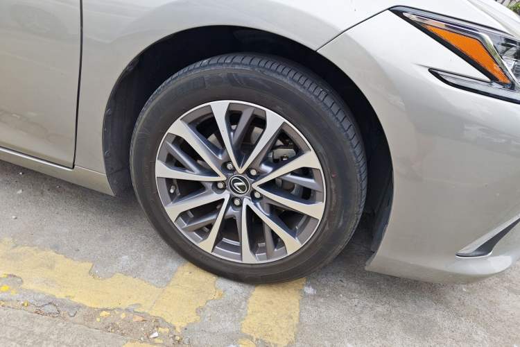 Used Lexus ES 2022 300h Excellence Edition