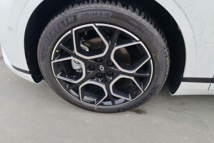 Used  A07 2025 Blue Whale Range-Extending Version 230 Flagship Model
