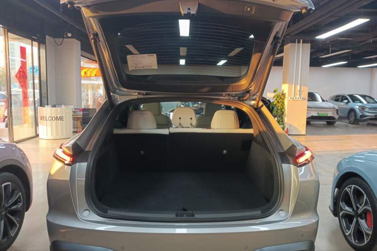 Used ONVO L60 2024 60 kWh All-Wheel Drive
