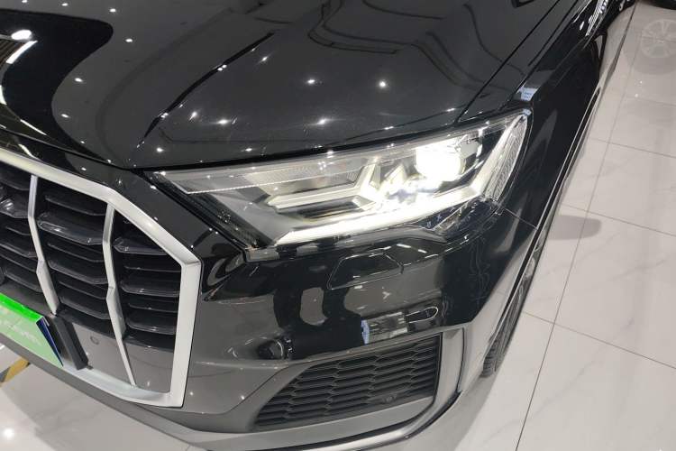 Used Audi Q7 2022 55 TFSI quattro S line Sport model
