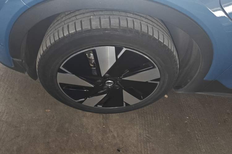 Used Volvo C40 2024 Long-Range PRO Version
