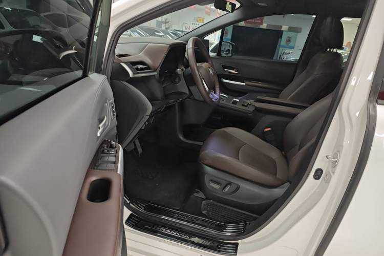 Used Toyota Granvia 2024 2.5L Hybrid Prestige PLUS Four-Wheel Drive Version
