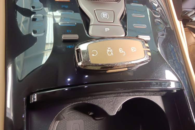 Used Denza D9 2022 DM-i 970 Four-Wheel Drive Flagship Model
