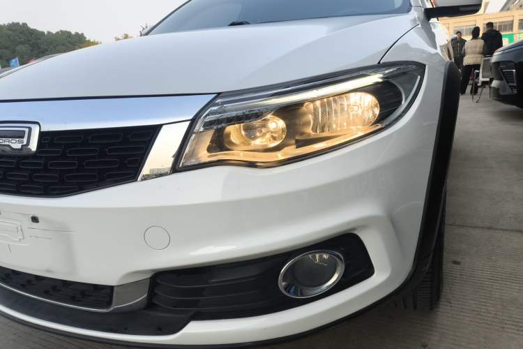 Used Qoros 3 2016 Urban SUV 1.6T Automatic Zhiyue Model
