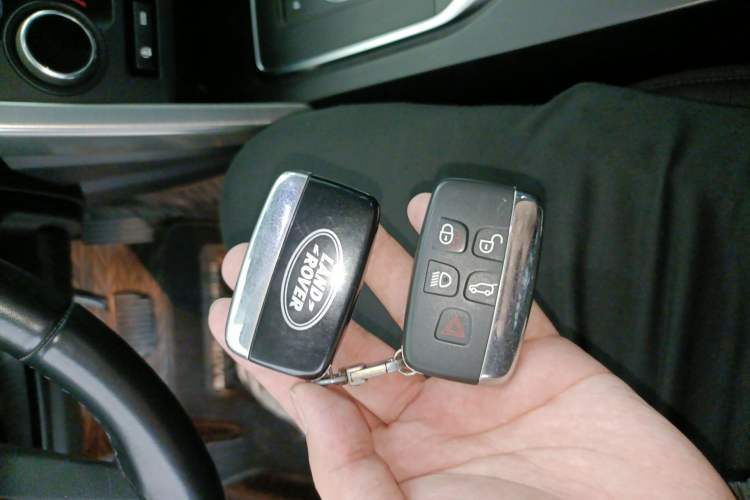 Used Land Rover Discovery Sport 2019 240 PS SE Version China VI Standard
