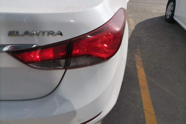 Used Hyundai Elantra (5th Generation / Langdong) 2016 1.6L Automatic Smart Version