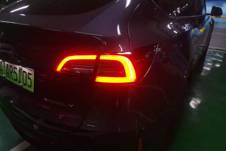 Used Tesla Model Y 2022 Long-Range All-Wheel-Drive Version
