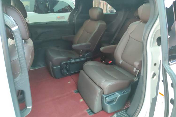 Used Toyota Granvia 2022 2.5L Hybrid Flagship Edition
