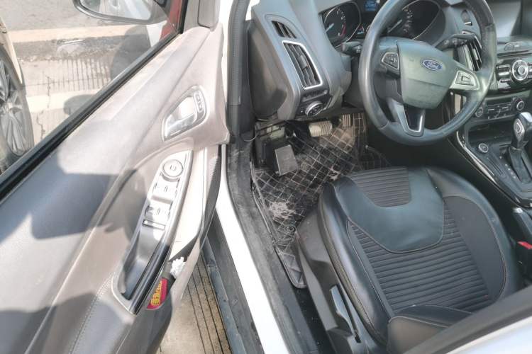 Used Ford Focus 2017 Sedan 1.6L Automatic Fashion Edition Smart Drive Version
