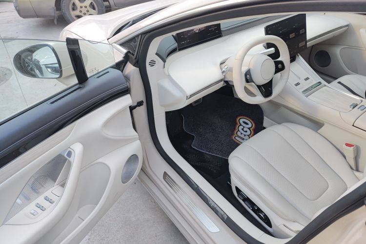 Used Hima Luxeed S7 2025 855 km Max
