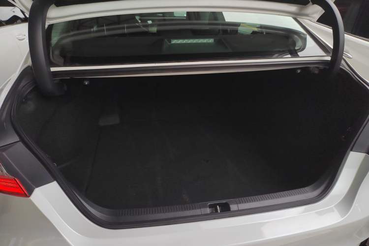 Used Toyota Camry 2021 2.0G Luxury Edition
