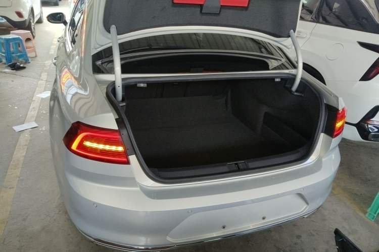 Used Volkswagen Magotan 2019 330TSI DSG Luxury Version China VI Standard