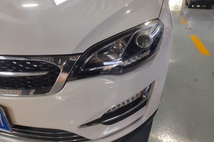 Used Zotye Domy X5 2015 1.5T CVT Landlord Model China IV Standard
