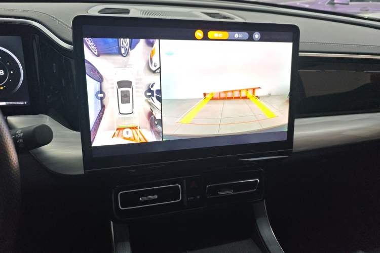 Used GAC Trumpchi GS8 2022 Linghang Series 2.0 TGDI Two-Wheel-Drive Luxury Smart Connectivity Version (7 Seats)
