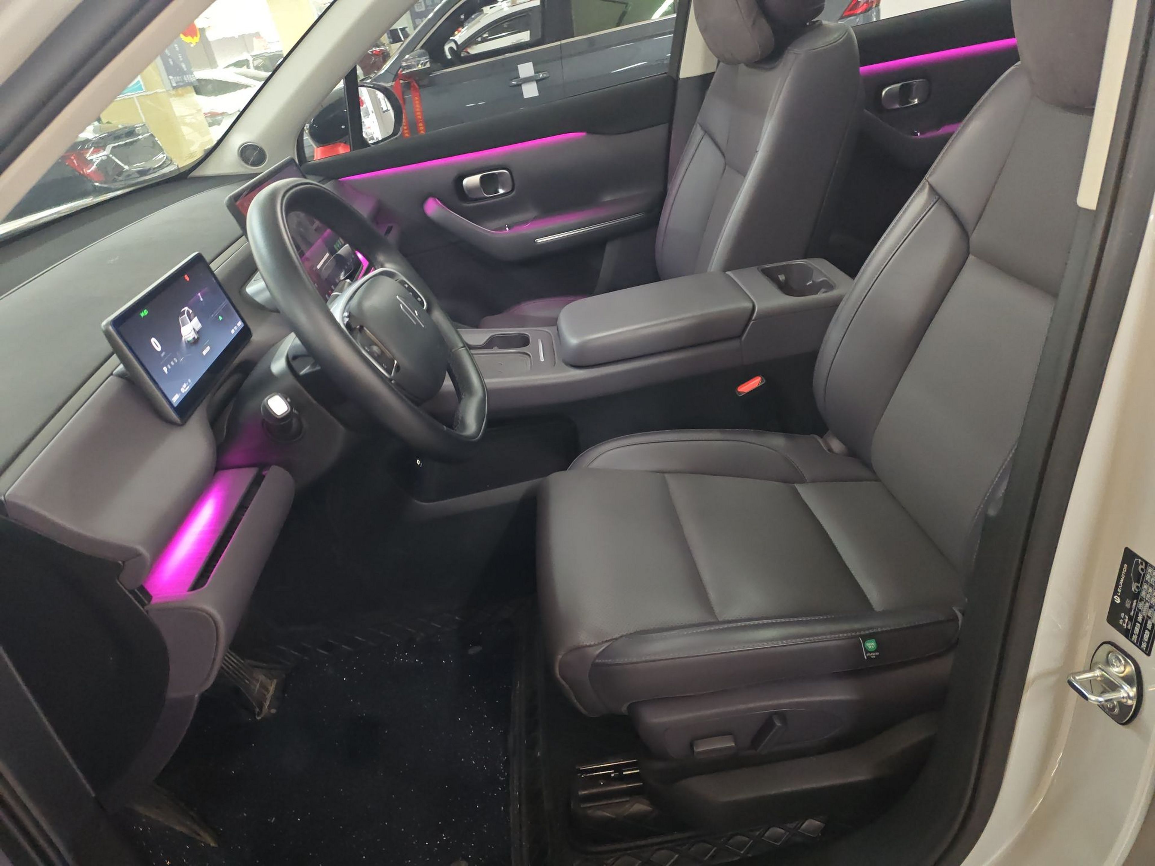 Переднее сиденье в автомобиле