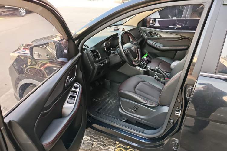 Used Baojun 560 2015 1.8L Manual Luxury Model
