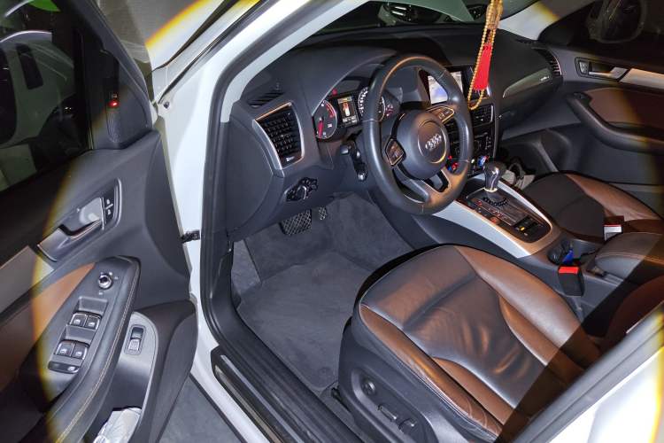 Used Audi Q5 2017 Plus 40 TFSI Technology Model