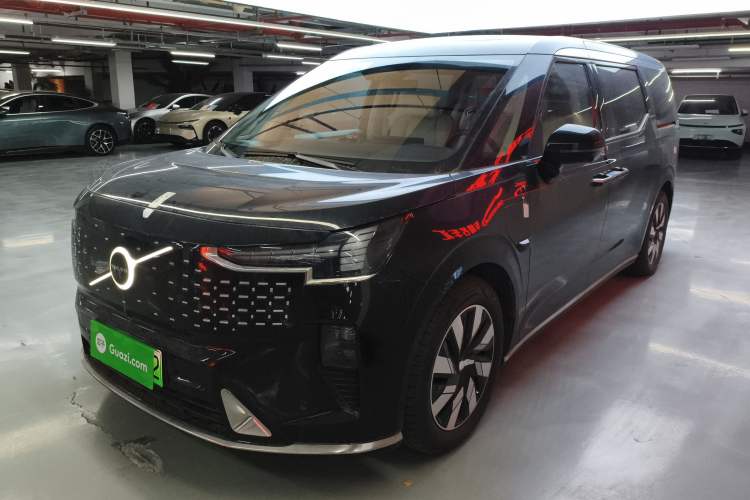 Used Volvo EM90 2025 Ultra Six-Seater