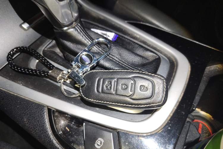 Used Ford Edge 2015 2.0T GTDi Two-Wheel-Drive High-Line Version