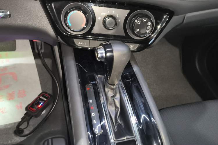 Used Honda Vezel 2015 1.5L CVT two-wheel drive Comfort trim
