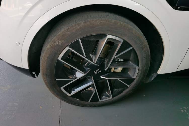 Used  11 2022 Long-Range Dual-Motor Luxury Edition 4 Seats