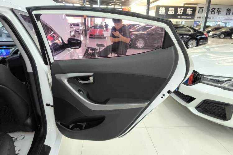 Used Hyundai Elantra 2016 1.6L Automatic Smart Version
