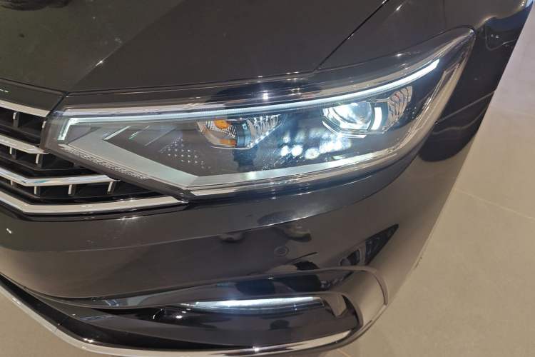 Used Volkswagen Magotan 2025 Revised Version Zhongxiang Edition 330TSI DSG Luxury Trim
