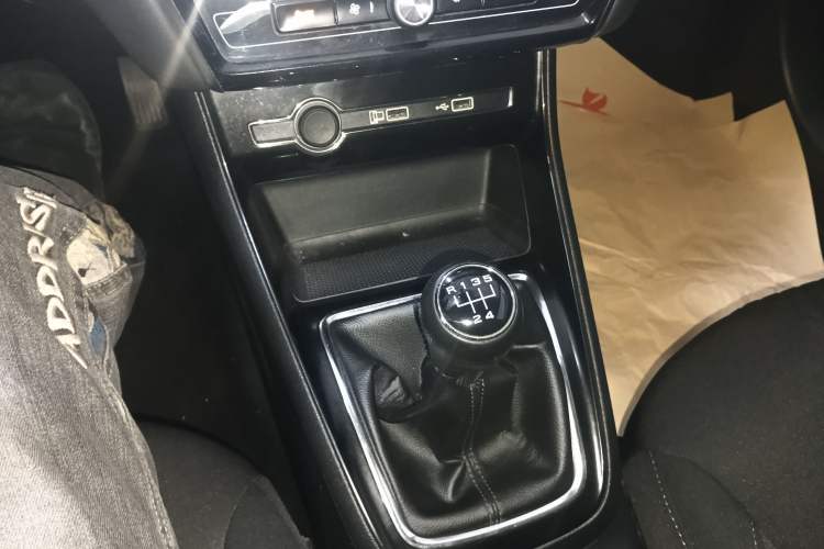 Used Roewe i5 2019 1.5L Manual 4G Connected Langyue Edition
