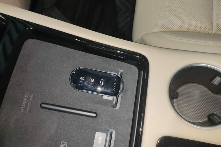 Used Hima AITO M5 2024 Extended-Range Max RS Four-Wheel Drive Advanced Intelligent Driving Version
