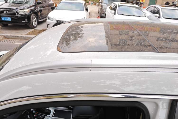 Used Geely Auto Emgrand X7 Sport 2018 1.8TD Automatic Two-Wheel Drive Smart Connect 4G Internet Edition
