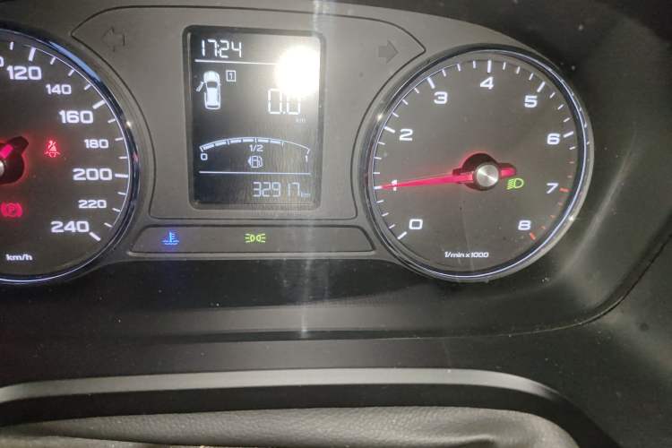 Used Roewe RX5 2018 20T Two-Wheel Drive Manual Flagship Edition