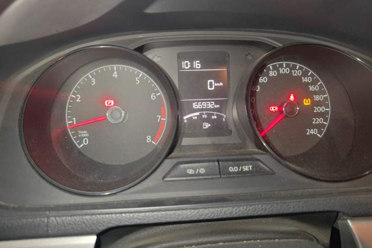 Used Volkswagen Lavida 2015 1.6L Manual Fashion Edition