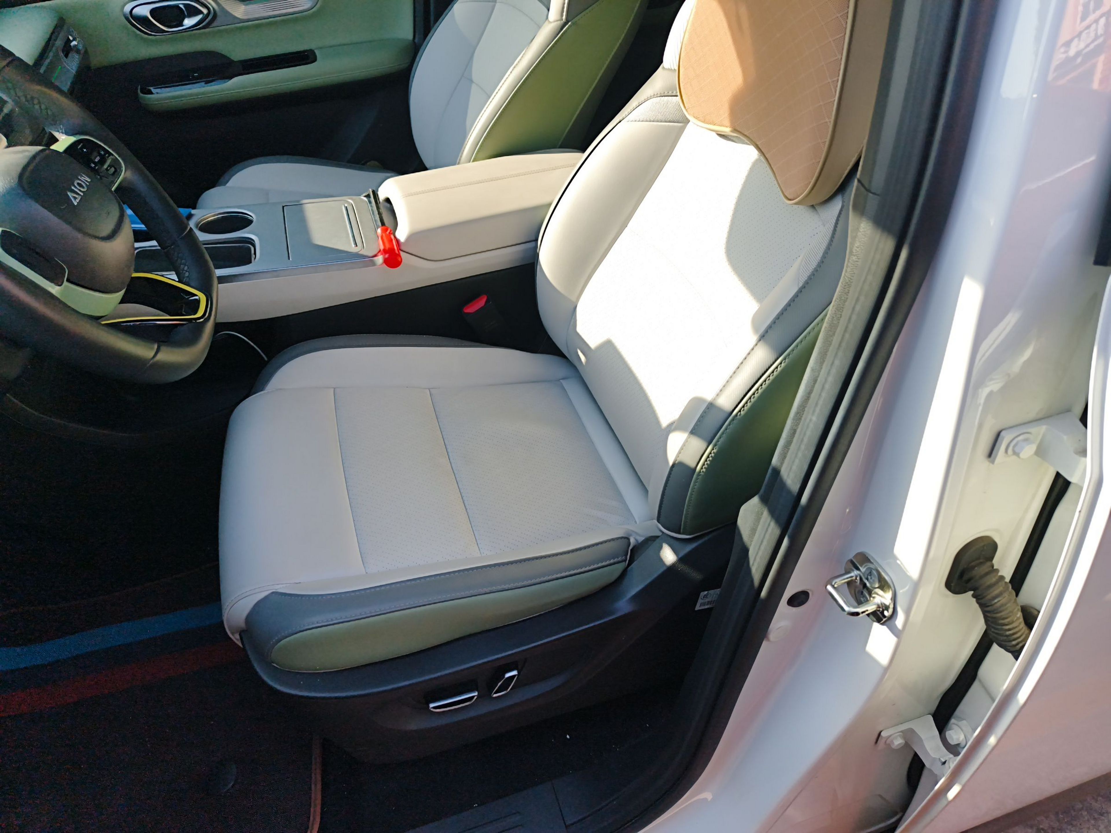 Переднее сиденье в автомобиле