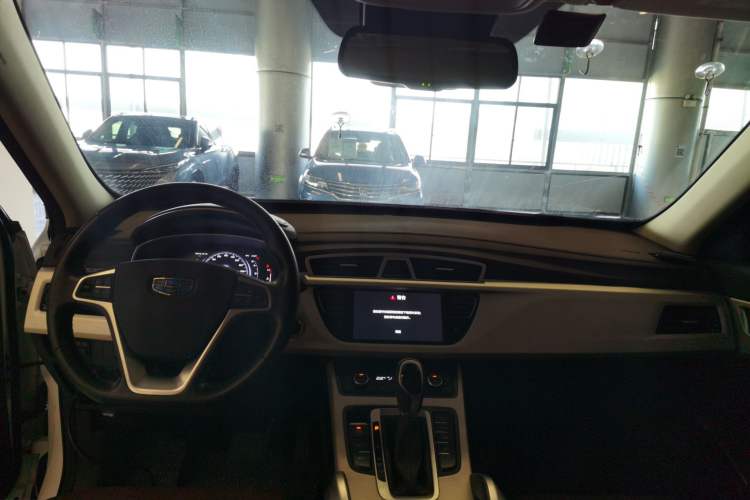 Used Geely Auto Emgrand X7 Sport 2018 1.8TD Automatic Two-Wheel Drive ZhiZun Model with 4G Connectivity
