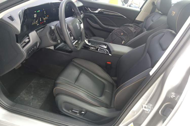 Used Bestune B70 2023 Third Generation 1.5T Automatic Enjoyment Version 70th Anniversary Edition