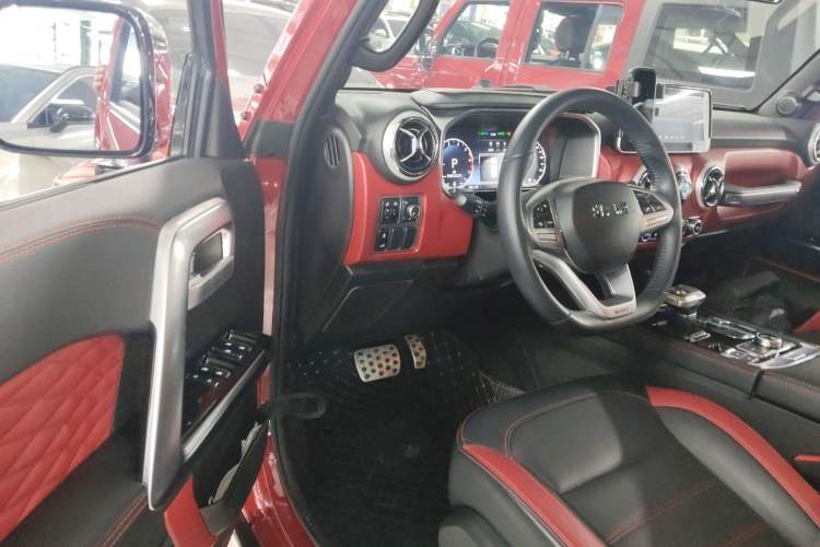 Used  BJ40 2020 2.0T Automatic Four-Wheel Drive Urban Hunter Edition Chivalrous Type
