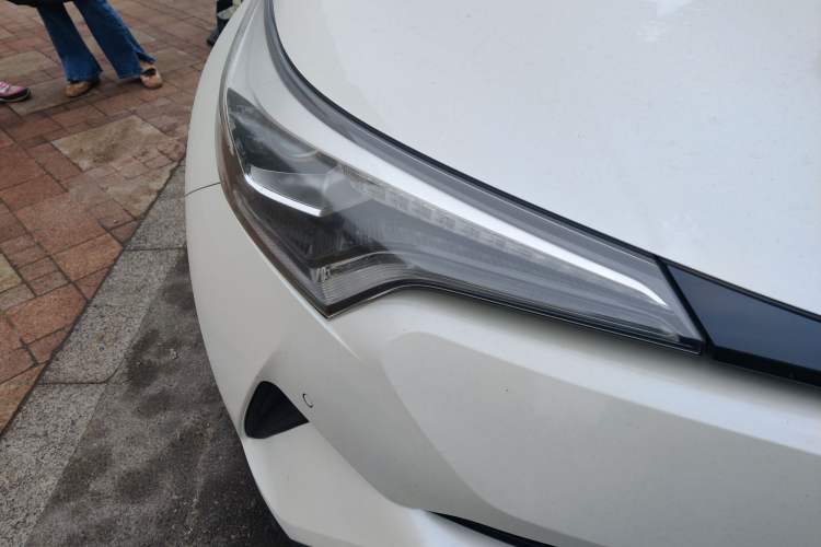 Used Toyota C-HR 2018 2.0L Luxury Sunroof Version China VI Standard
