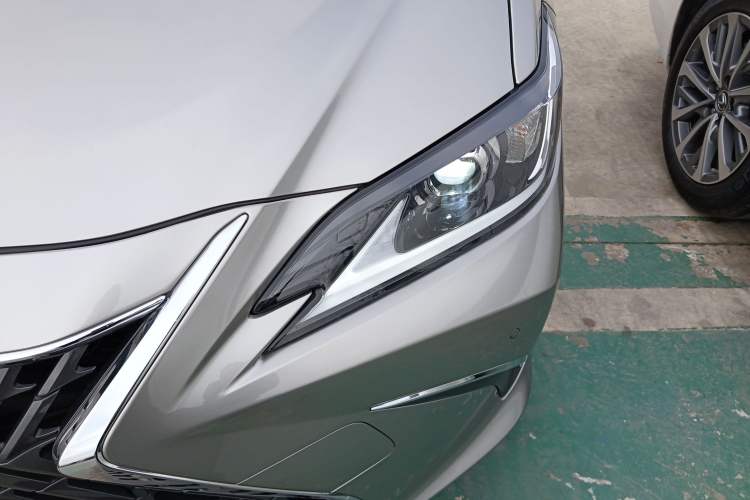 Used Lexus ES 2022 300h Excellence Edition