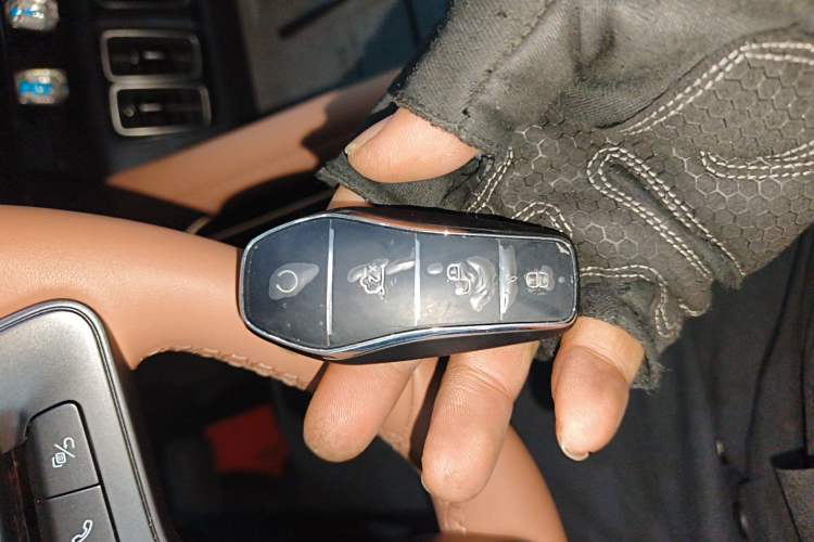 Used BYD Song L EV 2025 Intelligent Driving Version 662 km LiDAR Excellence Edition
