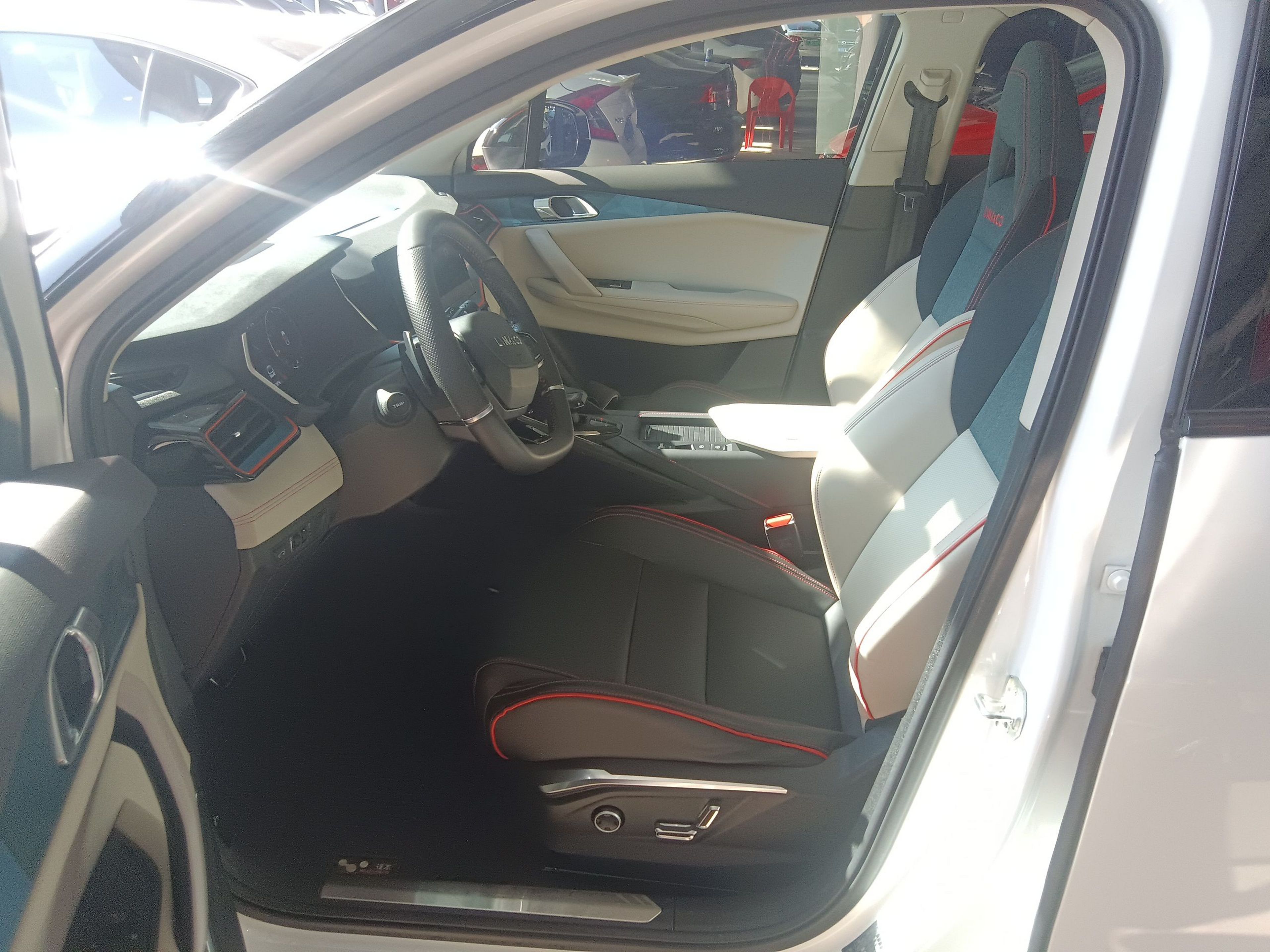 Переднее сиденье в автомобиле