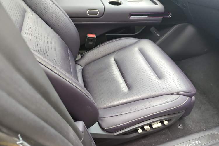 Used  07 2024 Max Extended-Range Edition
