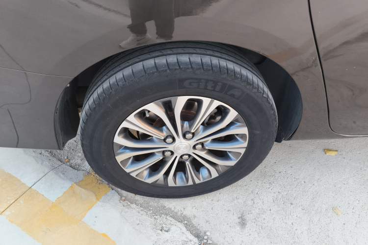 Used Buick GL8 2021 Land Cruiser Executive Class 652T Comfort Model
