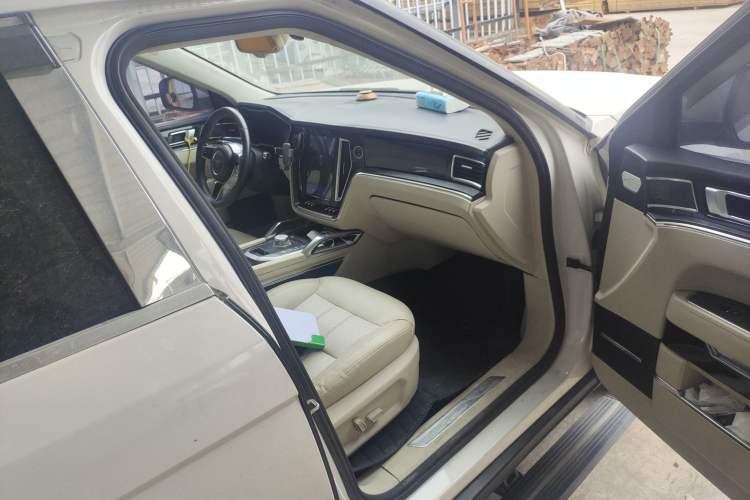 Used Zotye T700 2017 1.8T Dual-Clutch Luxury Model
