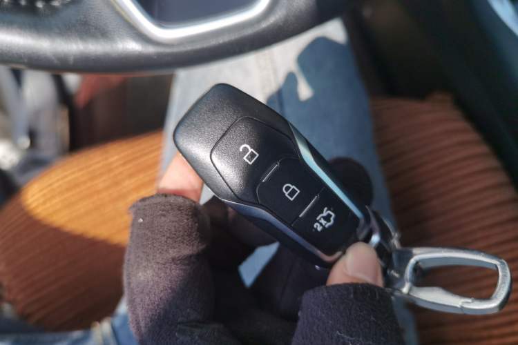 Used Ford Edge 2015 2.0T GTDi Two-Wheel-Drive High-Line Version