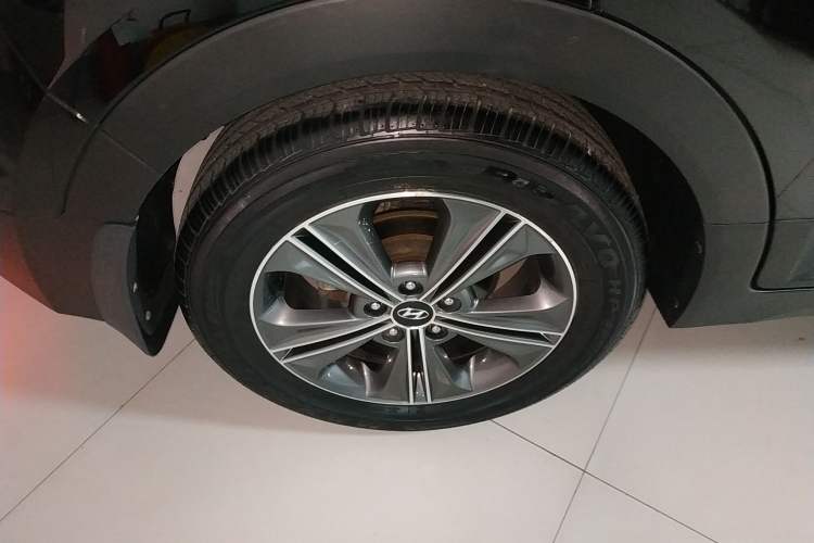 Used Hyundai ix25 2015 1.6L Automatic Two-Wheel-Drive Deluxe DLX Model
