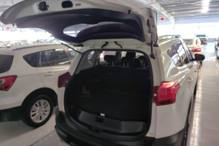 Used Toyota RAV4 2015 2.0L CVT Two-Wheel Drive Fashion Edition
