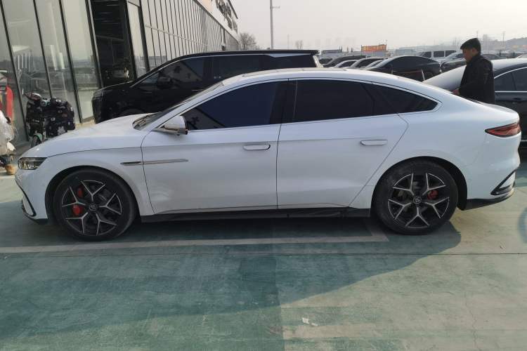 Used BYD Han 2022 EV Genesis Edition 715 km Front-Wheel-Drive Flagship Model
